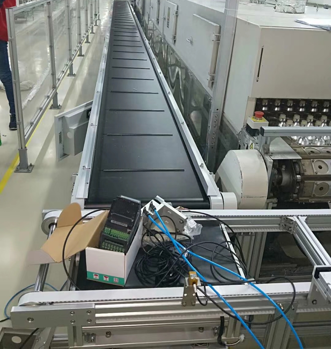 安裝中的濟寧皮帶輸送機.jpg 安裝中的濟寧皮帶輸送機.jpg