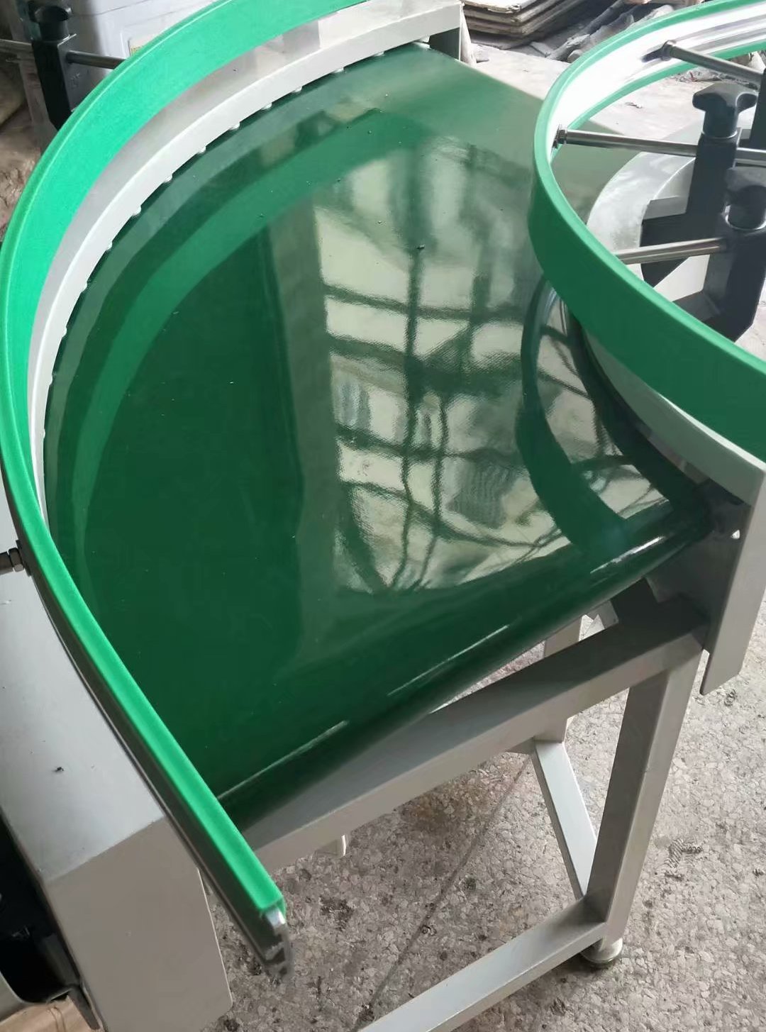 轉(zhuǎn)彎輸送機(jī).jpg 轉(zhuǎn)彎輸送機(jī).jpg